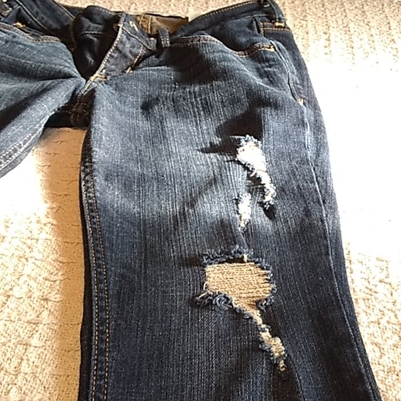 Hollister super skinny destressed jeans. - Picture 6 of 12